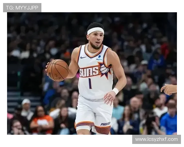 布克高效表现仅用26分钟砍下19分3助攻成为球队绿叶助力胜利